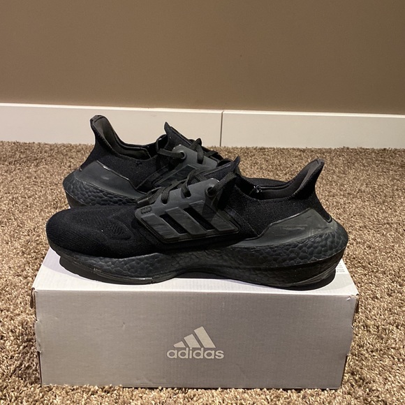 Adidas Ultraboost 22 “All Black” - Picture 3 of 10
